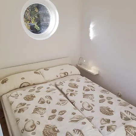 Mit Grossem Garten In Strandnaehe *